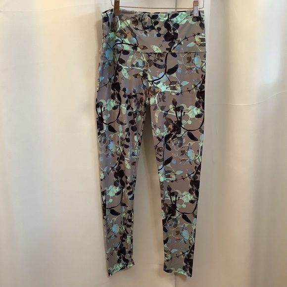 Leggings Women’s Size 12-16 Yoga Waistband Crisp Air Pattern - Picture 7 of 7
